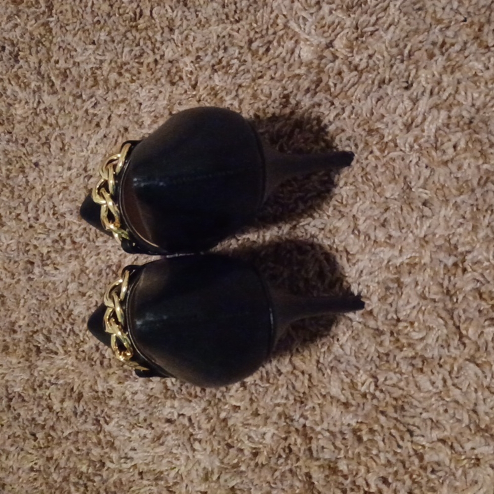 Mix 6. Black pumps size 7 - Picture 2 of 4